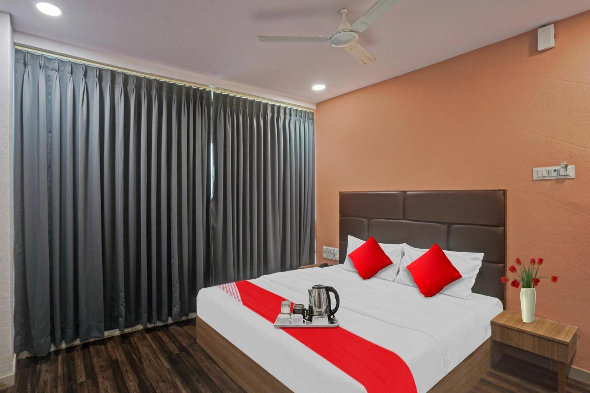 Hotel O Infinity 苏拉特 外观 照片